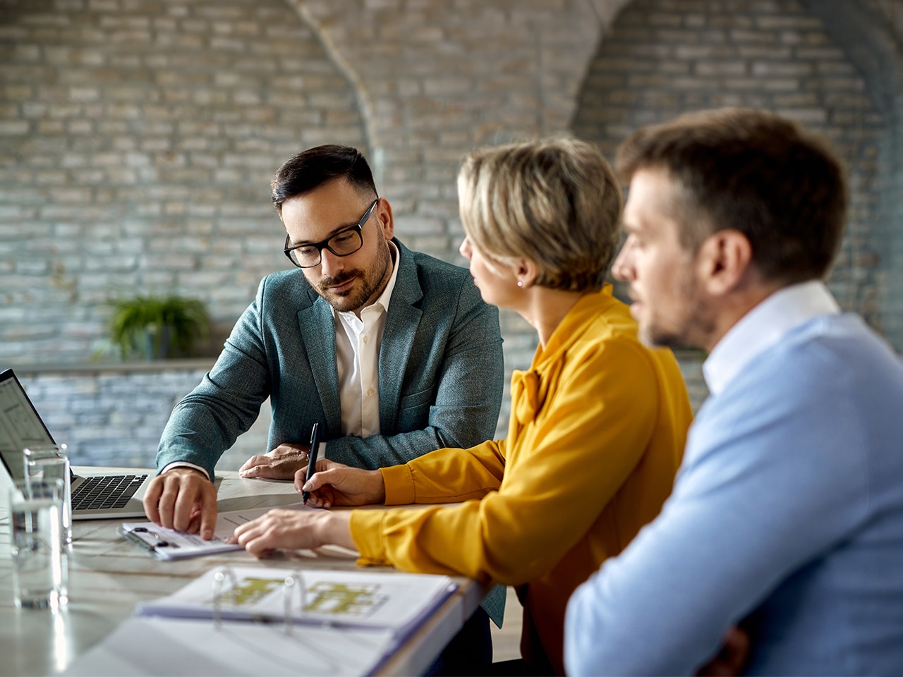 People discussing finance